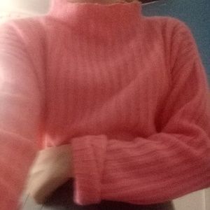 ribbed pink turtle neck